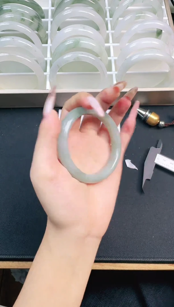 未镶嵌手镯石英质玉18-56