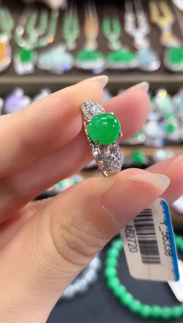 18K金镶嵌戒指翡翠b157