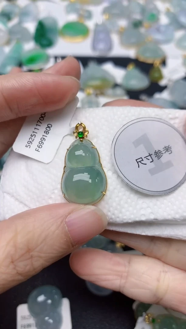 颈饰18K金镶嵌翡翠天然缅甸A货翡翠