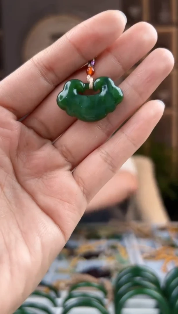 颈饰未镶嵌和田玉拍一发一，拍一发一