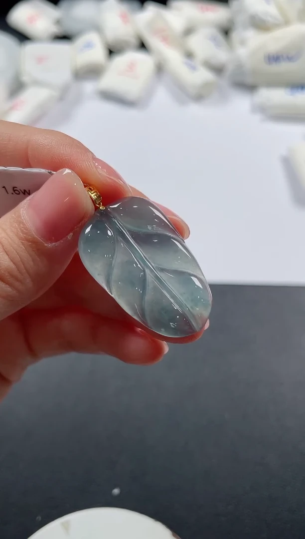 翡翠未镶嵌颈饰0917