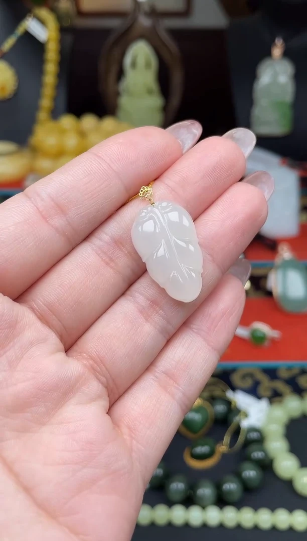 和田玉18K金镶嵌颈饰吊坠XH016