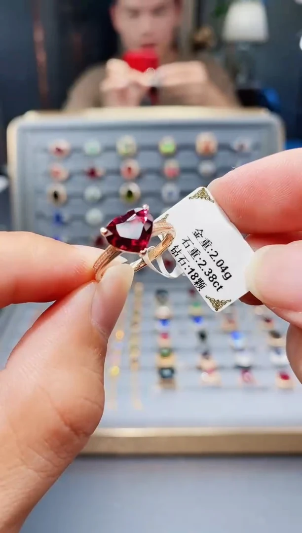 18K金镶嵌戒指碧玺2.38.