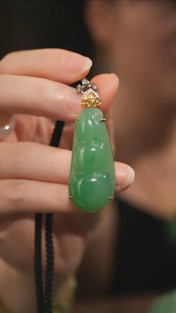翡翠18K金镶嵌吊坠(不含链)阳绿翡翠福豆吊坠
