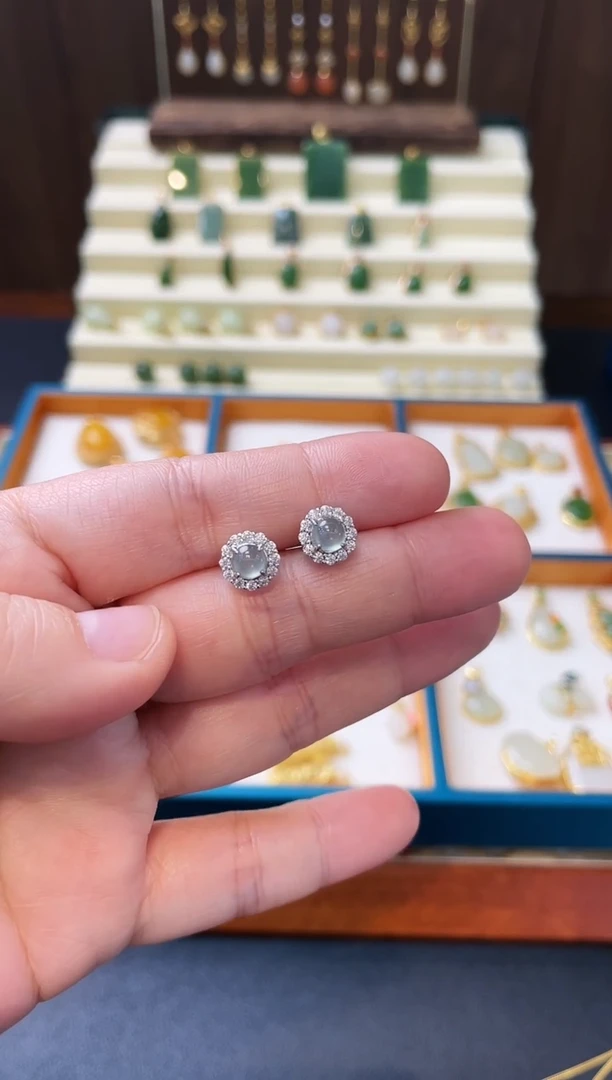 【闪购商品】翡翠颈饰银S925镶嵌圆形耳钉