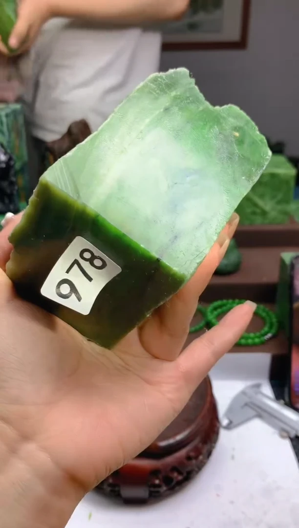 和田玉（碧玉）未镶嵌珠宝半成品978