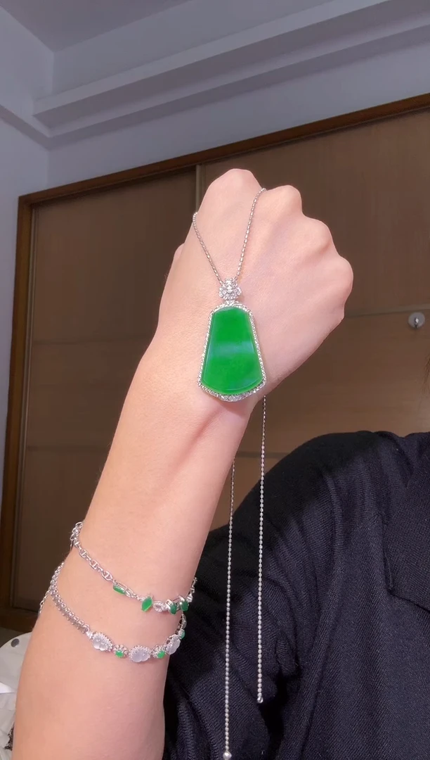 吊坠(不含链)18K金镶嵌翡翠远****屿天然翡翠吊坠