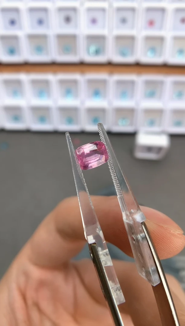 未镶嵌裸石定制蓝宝石1.5ct 帕帕