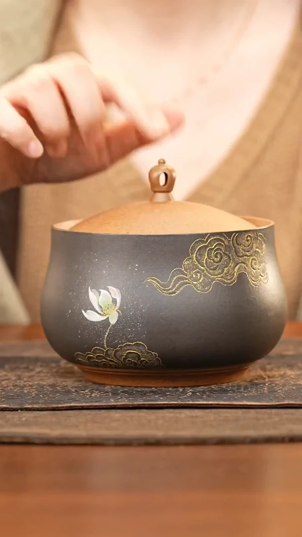 紫砂茶叶罐镂空钮清灰泥泥绘莲花描金刻祥云醒茶罐