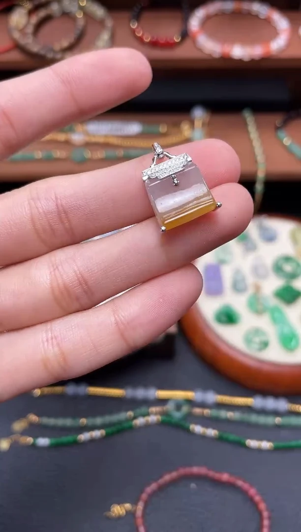 【闪购商品】翡翠吊坠(不含链)18K金镶嵌一个  JK210