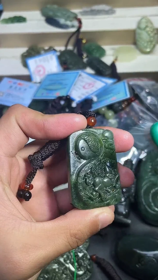 颈饰未镶嵌和田玉1