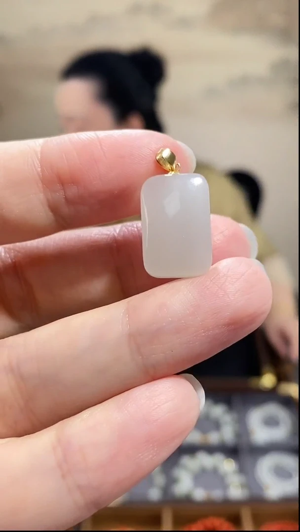 吊坠(不含链)18K金镶嵌和田玉DZ2528