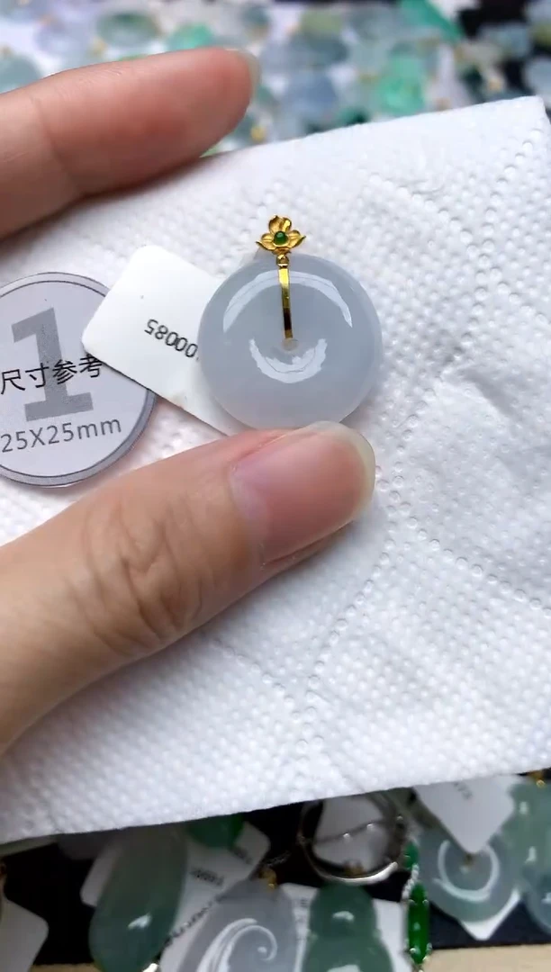 颈饰18K金镶嵌翡翠天然A货翡翠