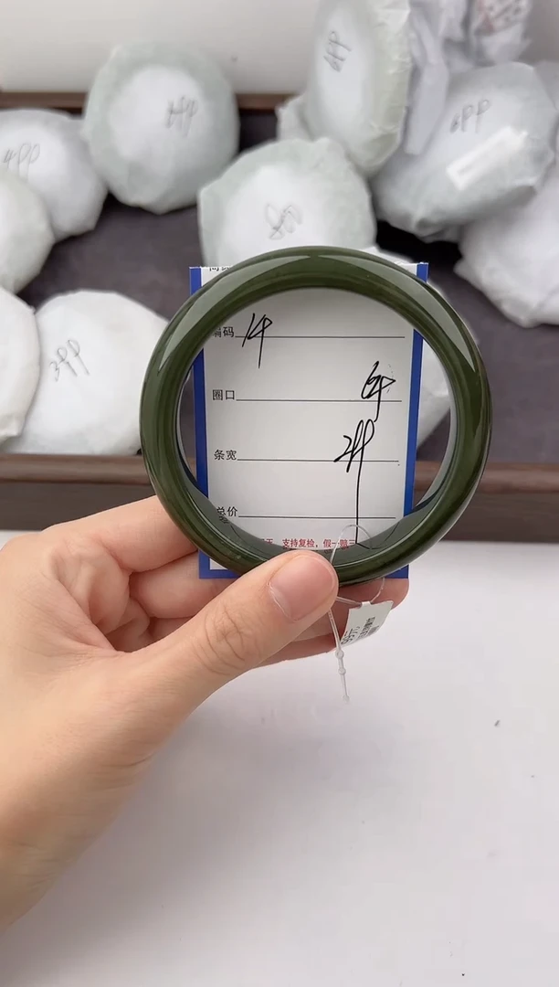 未镶嵌手镯和田玉14颜色微差无瑕疵