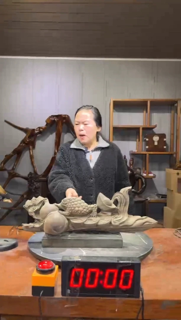 金丝楠盛*阴沉木金蟾摆件