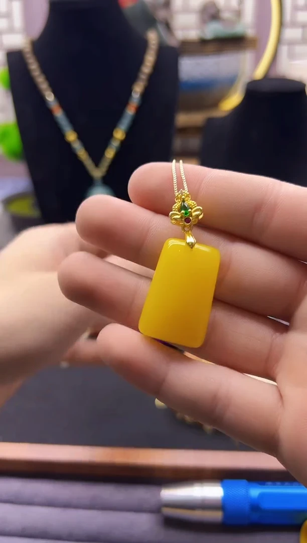 14K金镶嵌颈饰蜜蜡D63