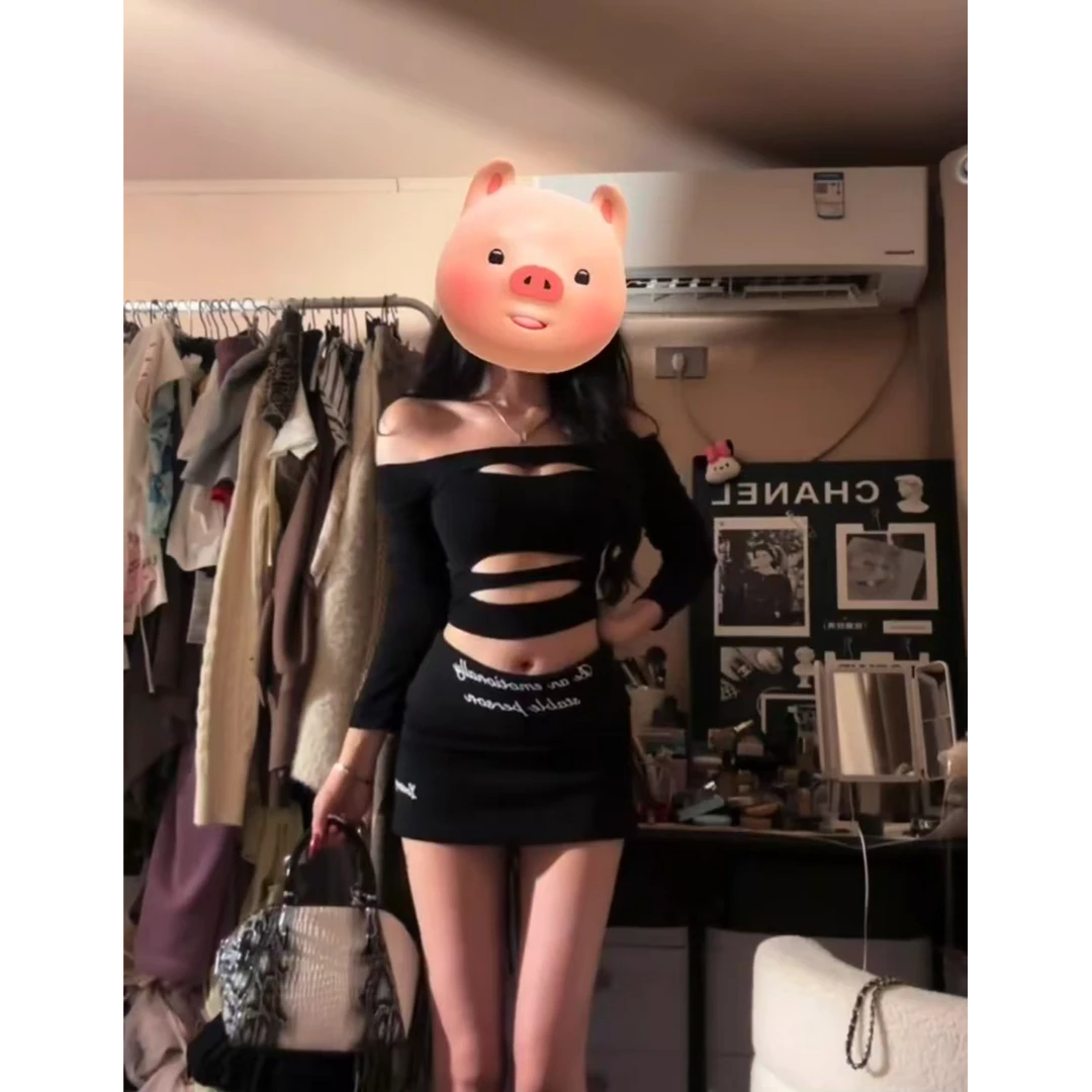 2025秋季新款纯欲辣妹风暗黑系一字肩上衣字母短裙套装