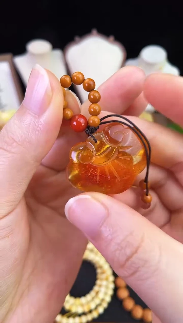 琥珀未镶嵌珠宝奇石柒月