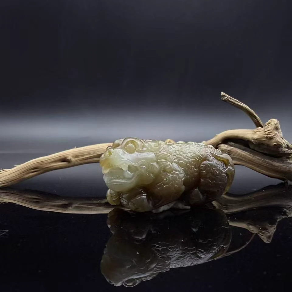 和田玉且末糖白貔貅吊坠2056