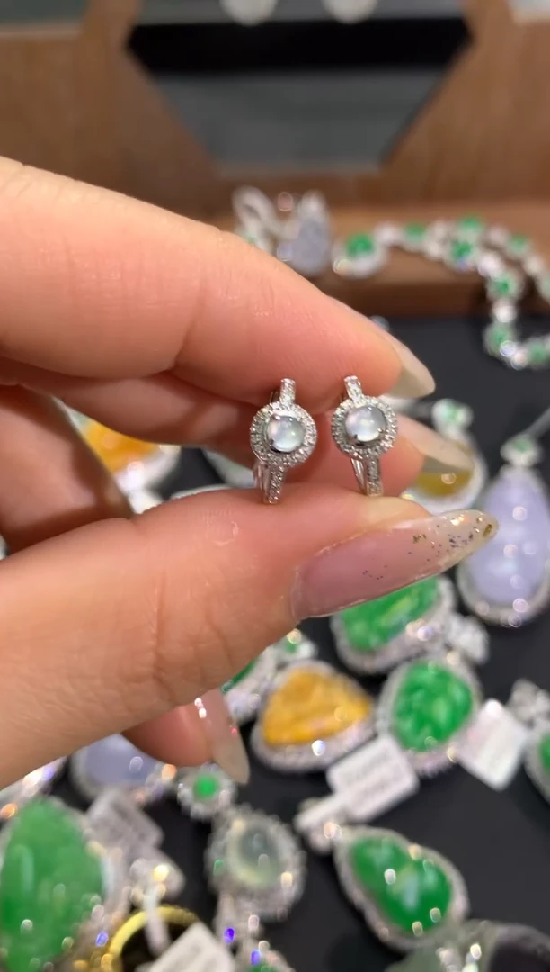 翡翠18K金镶嵌吊坠(不含链)耳包