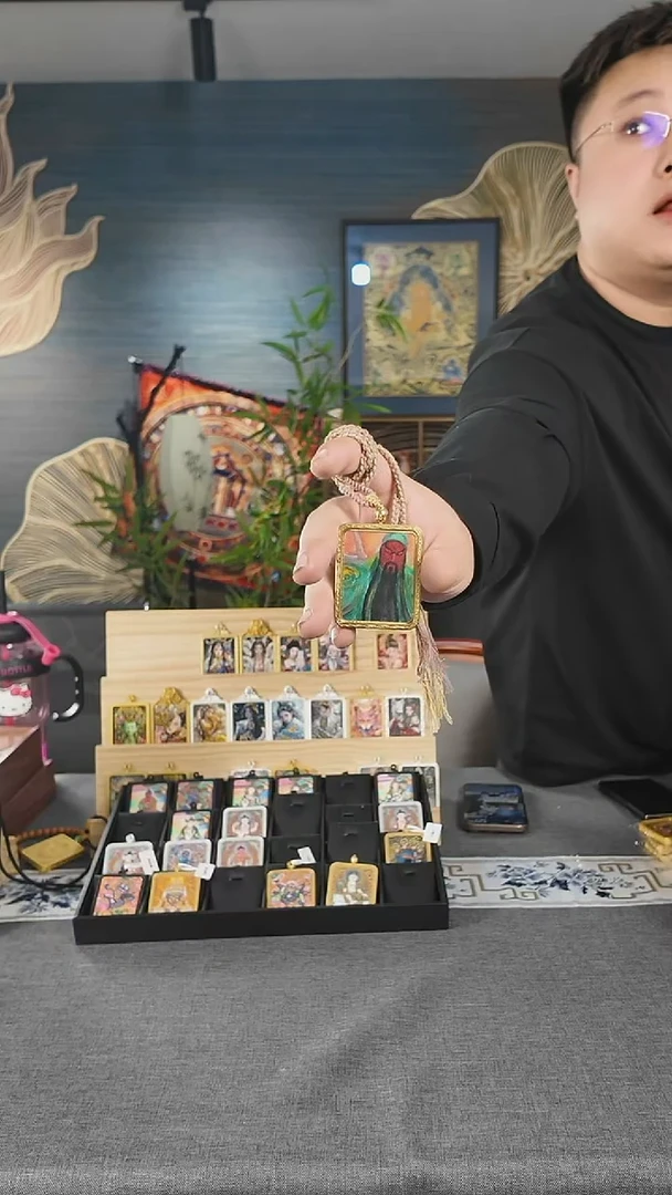 吊坠关公唐卡吊坠