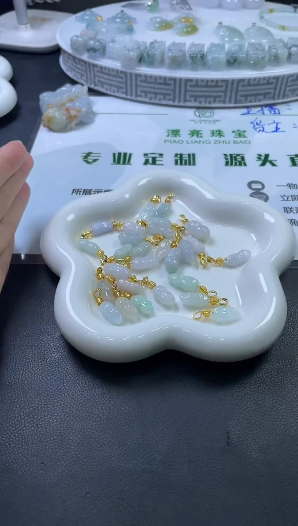 颈饰合金翡翠花生多样性发一件