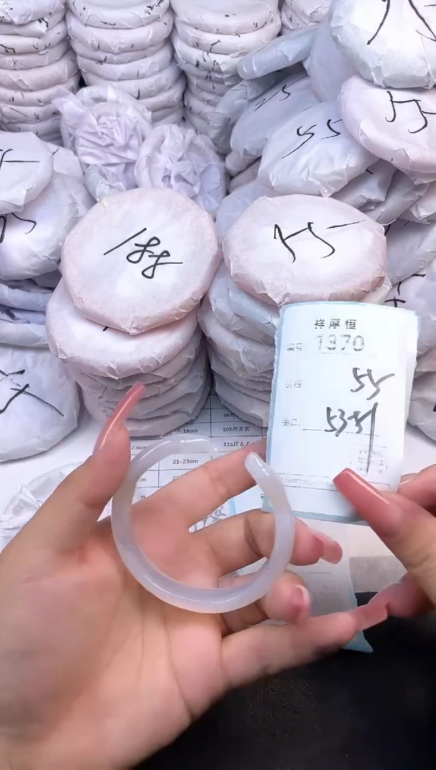 玛瑙/玉髓手镯未镶嵌1370