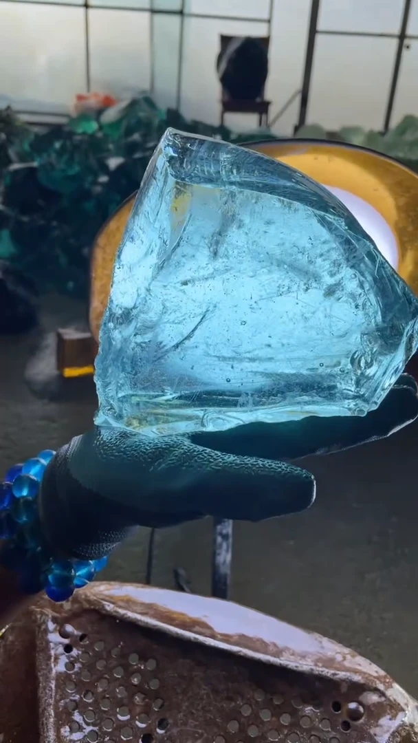 新疆五彩石原石摆件