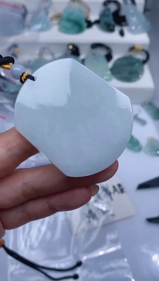 颈饰未镶嵌翡翠吊坠