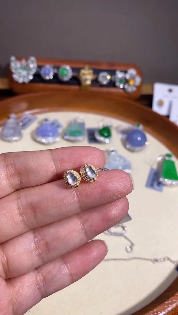 翡翠18K金镶嵌耳饰耳饰