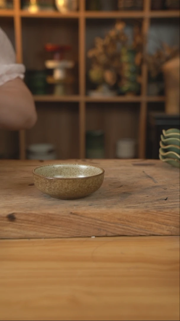 奶奶系列的大号蘸料碟1个