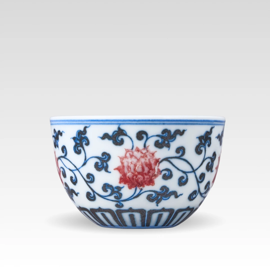 春风祥玉青花釉里红缠枝莲卧足杯