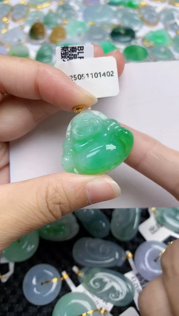 翡翠18K金镶嵌颈饰天然翡翠A货