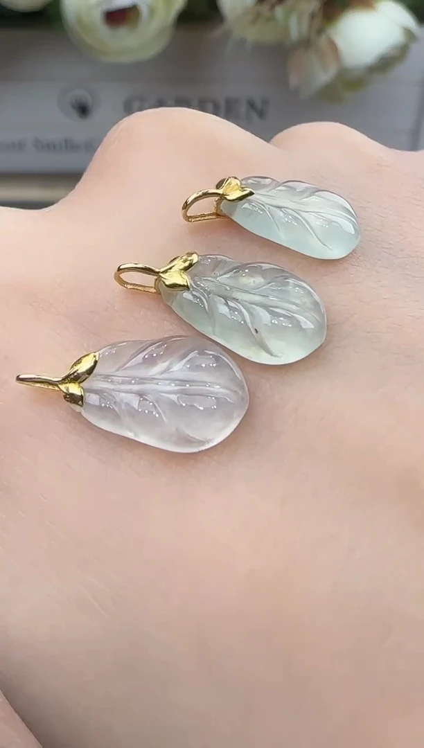 吊坠(不含链)18K金镶嵌翡翠叶子多样性发货其一