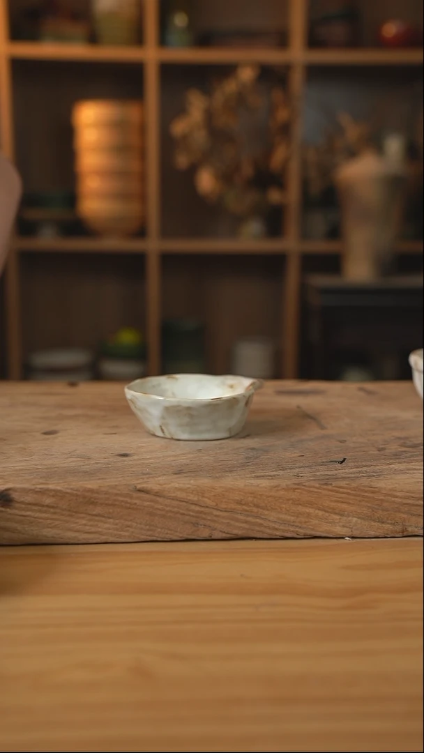 粉影系列的带把手的蘸料碟