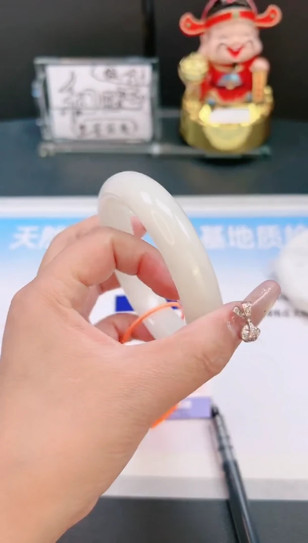 未镶嵌手镯和田玉14T119-61