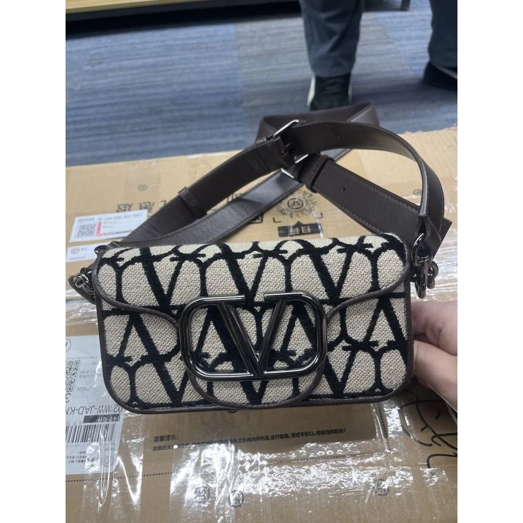 95新/华伦天奴/C14306158215/[MQR1212B0012]