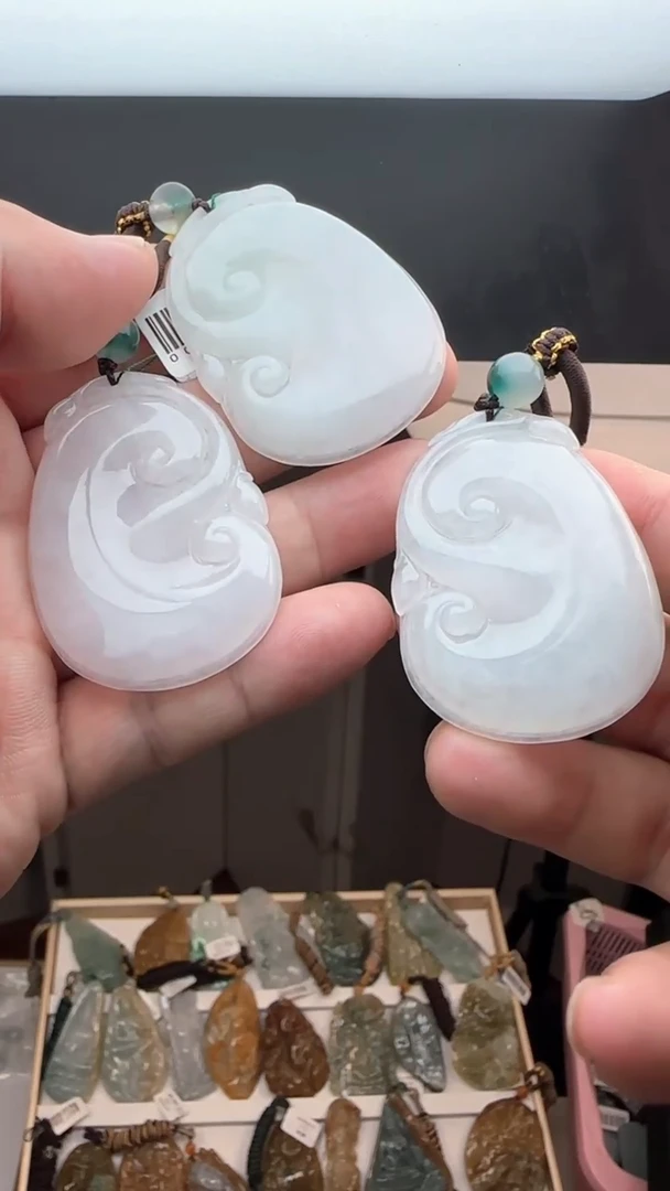 吊坠(不含链)未镶嵌翡翠天然缅甸A货翡翠（如意）多样性发其一