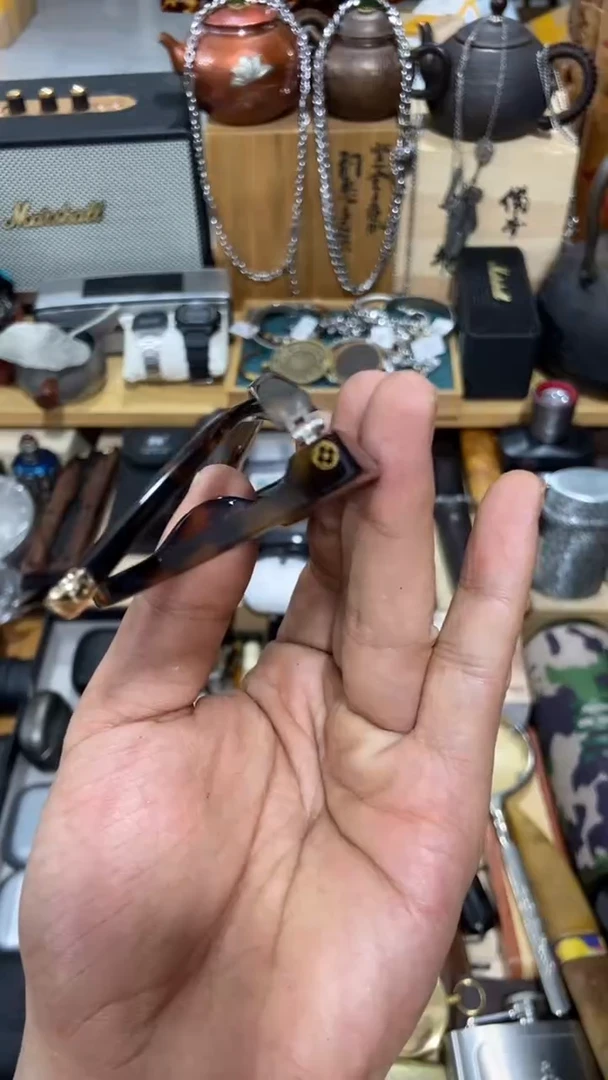 瓷片闪购商品  如图所示