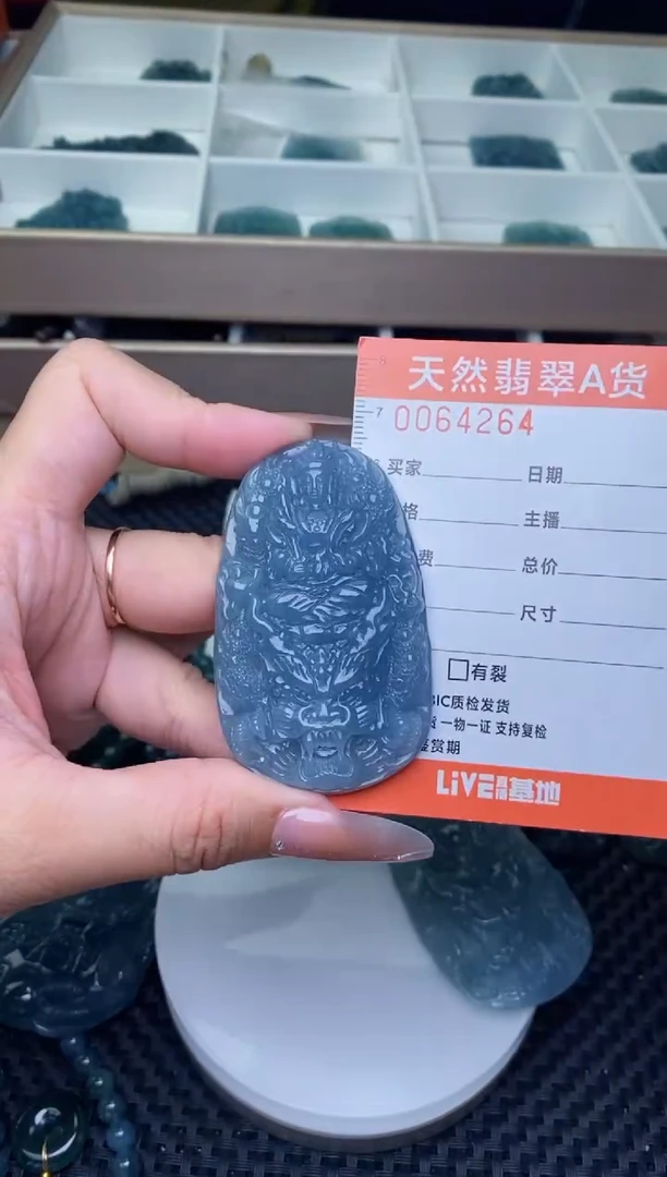 翡翠未镶嵌颈饰