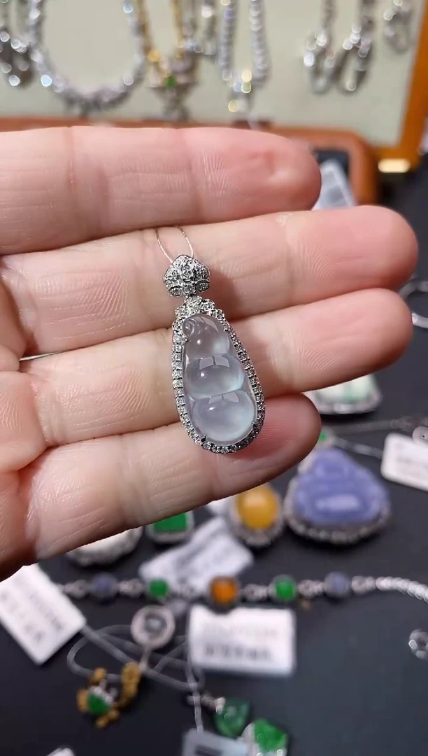 【闪购商品】翡翠颈饰18K金镶嵌吊坠