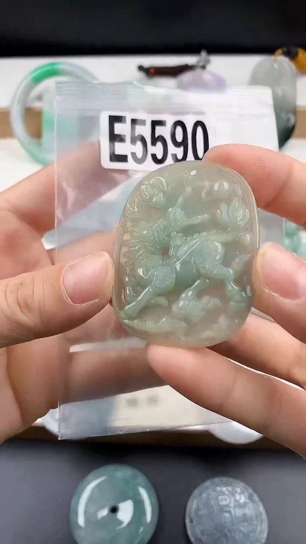 颈饰未镶嵌翡翠天然翡翠吊坠挂件