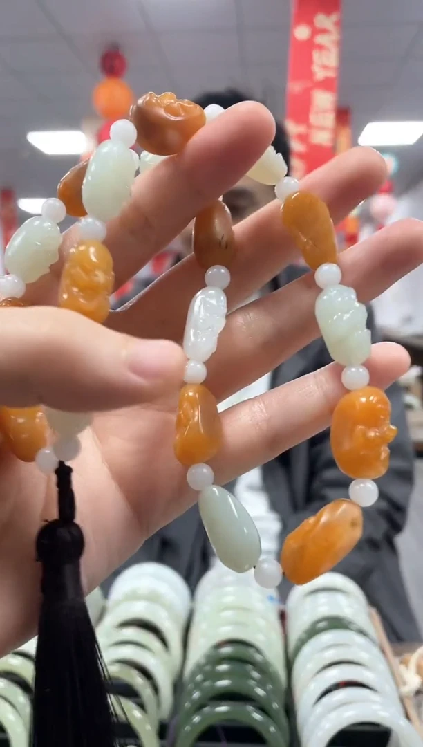 【闪购商品】和田玉颈饰未镶嵌十八罗汉手持一件