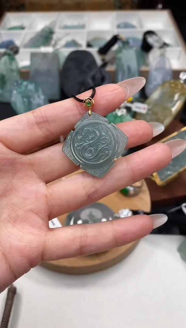 翡翠颈饰18K金镶嵌昔*仿古龙