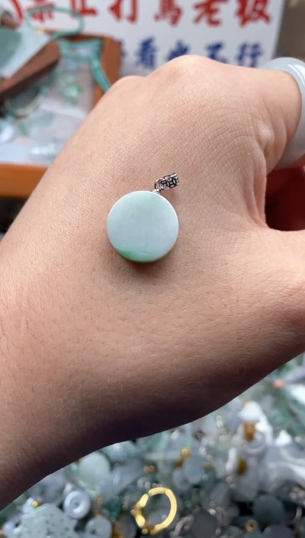 【闪购商品】翡翠颈饰未镶嵌哥哥