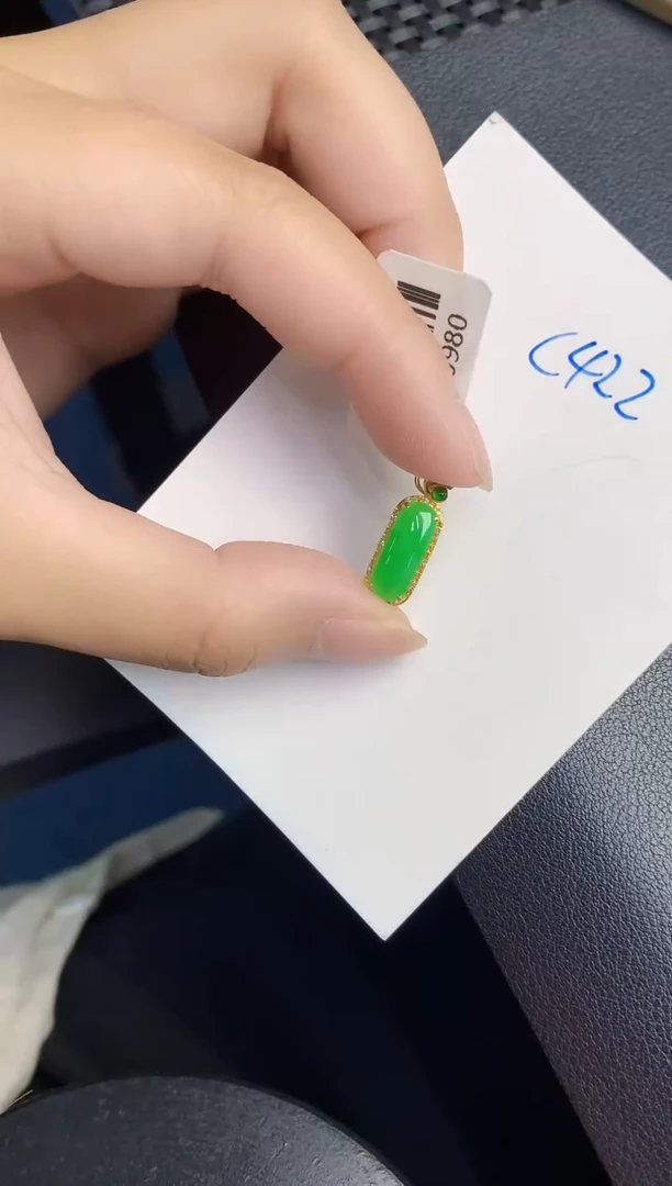 翡翠18K金镶嵌颈饰000000000