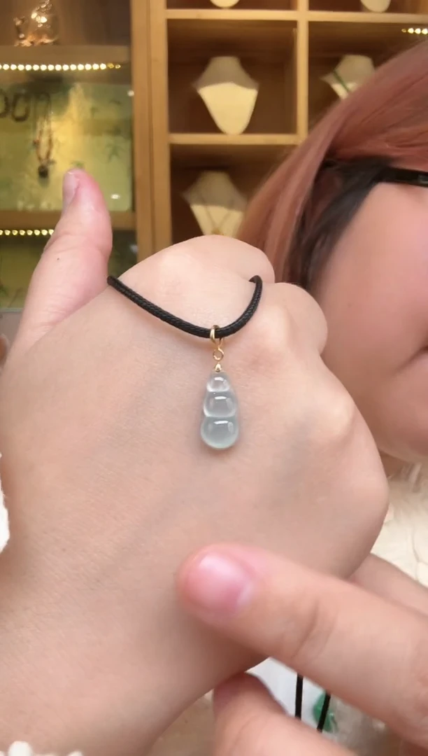 颈饰18K金镶嵌翡翠挂件