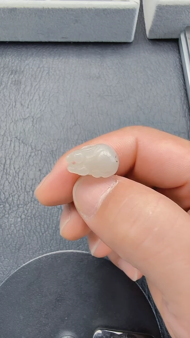 和田玉未镶嵌吊坠(不含链)833兔子