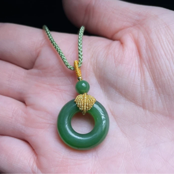 石惑珠宝@碧玉面包圈吊坠约20mm多样性发一