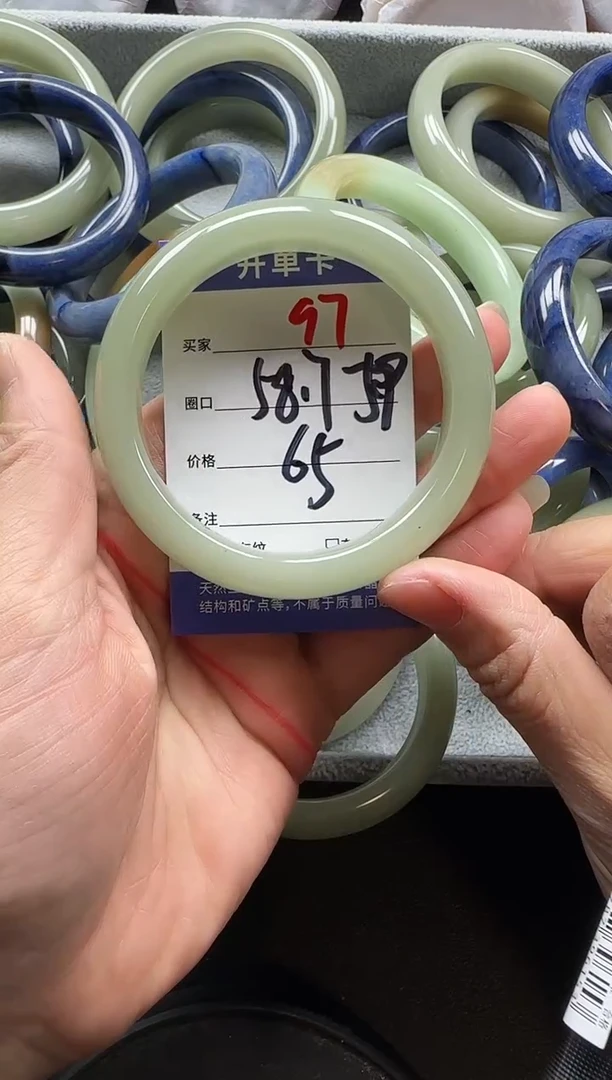 未镶嵌手镯石英质玉97